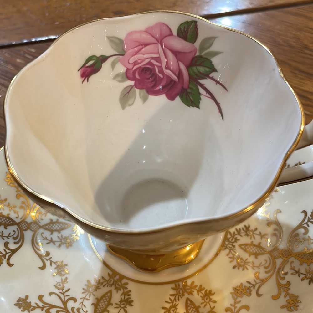 Royal Standard pink cabbage rose vintage, coffee, cup and saucer. Numbered 2079D - Picture 2 of 8